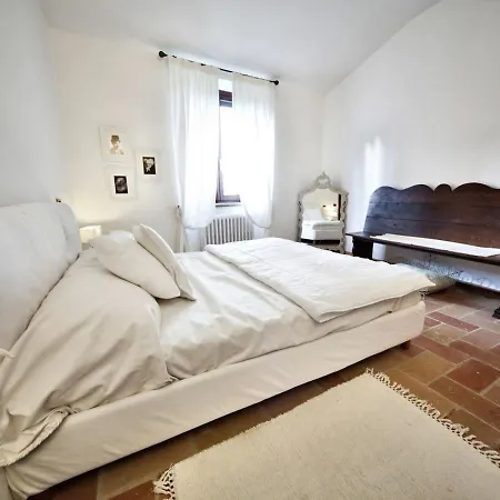 Hébergement de vacances Charming Holiday With Large Garden In