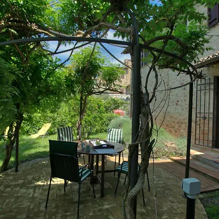 Charming Holiday With Large Garden In Hébergement de vacances